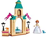 Фото LEGO Disney Princess Двор замка Анны (43198)