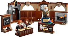 Фото LEGO Harry Potter Замок Гоґвортс: урок чарів (76442)