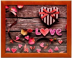 Фото BST Кольорове сердечко, пелюстки на дерев'яній лавці 44x36 (710052)